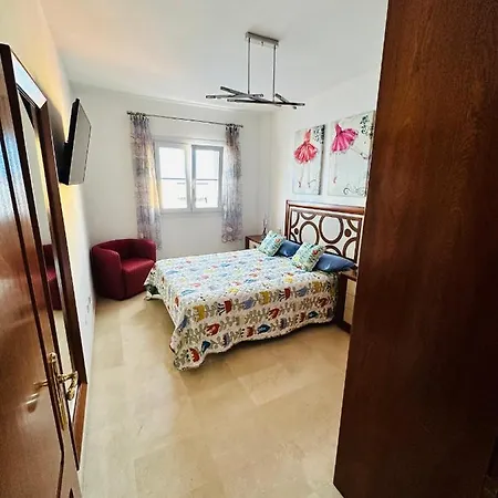 Lägenhet Elena Is A Comfortable And Well Located Flat